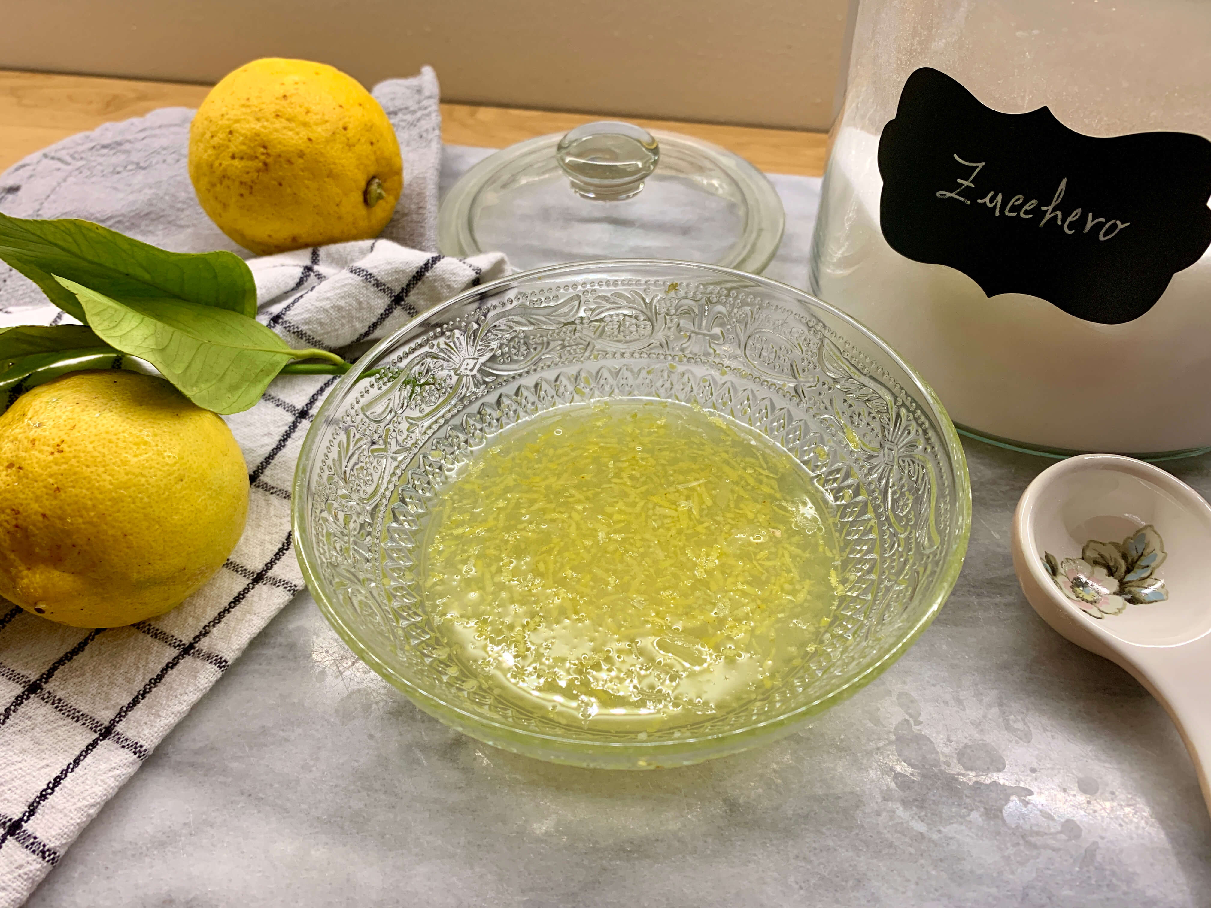 succo e buccia grattugiata del limone