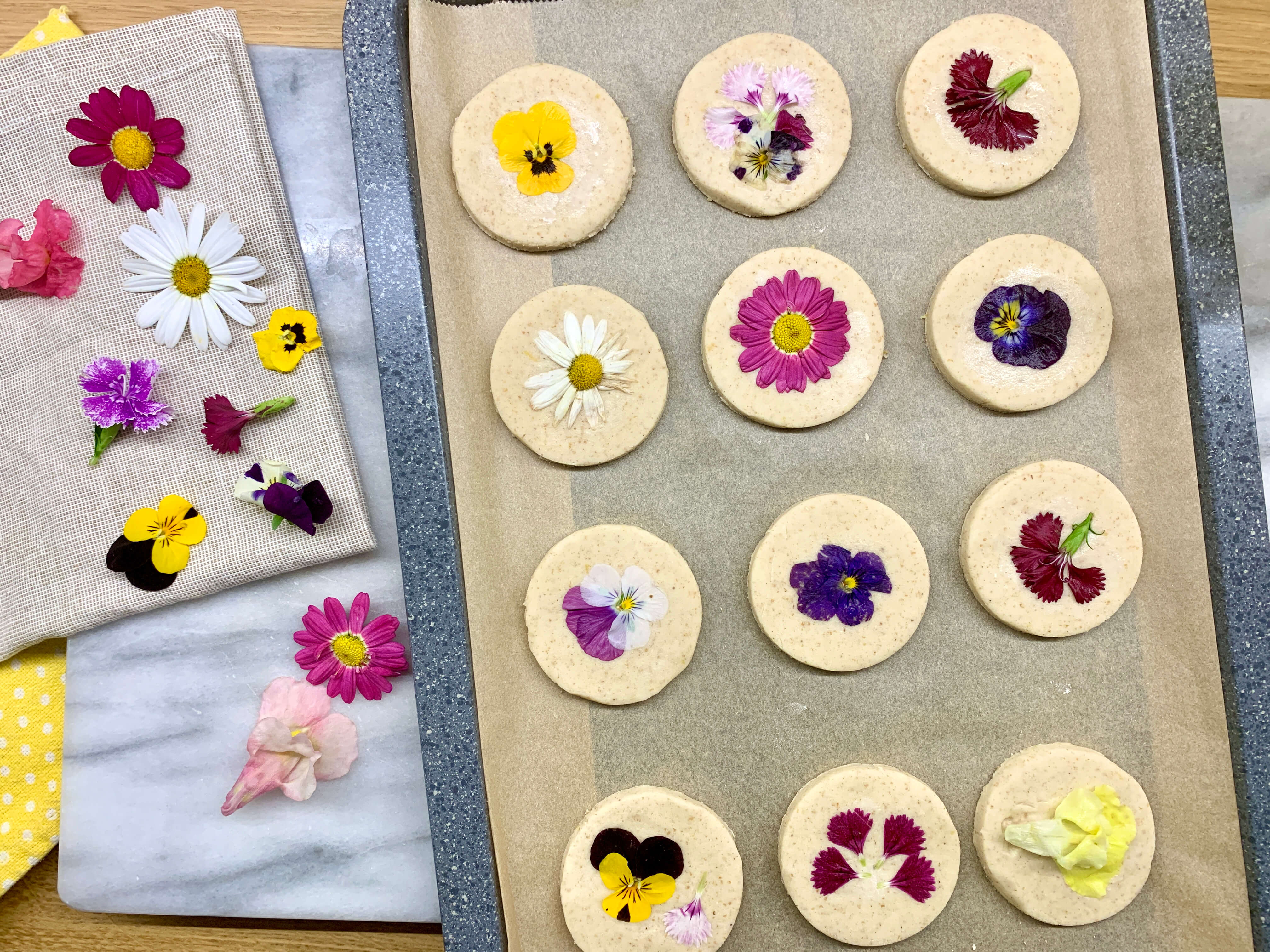fiori eduli nei biscotti