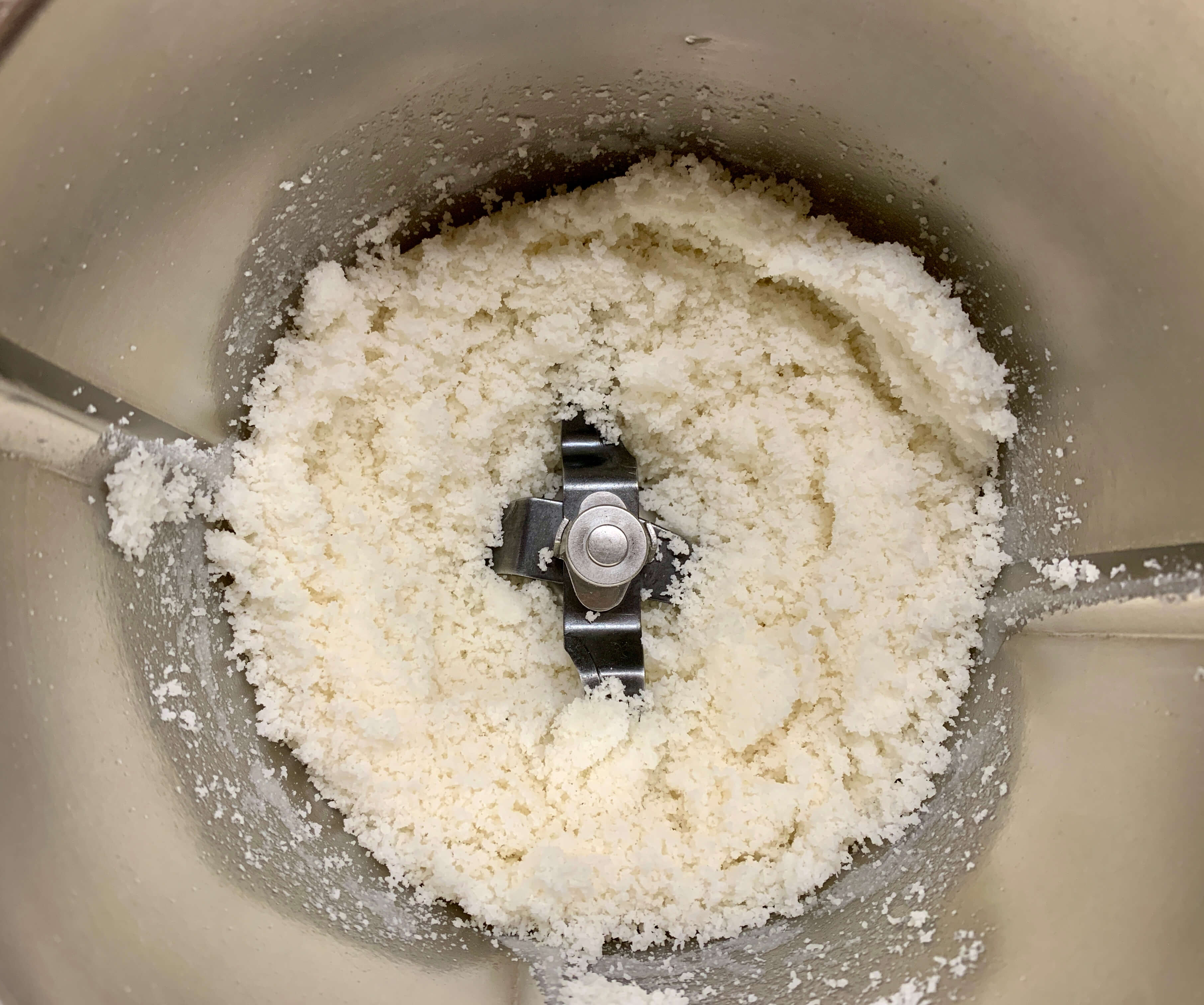 burro di cocco in preparazione