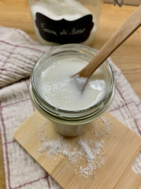 burro di cocco cremoso nel barattolo