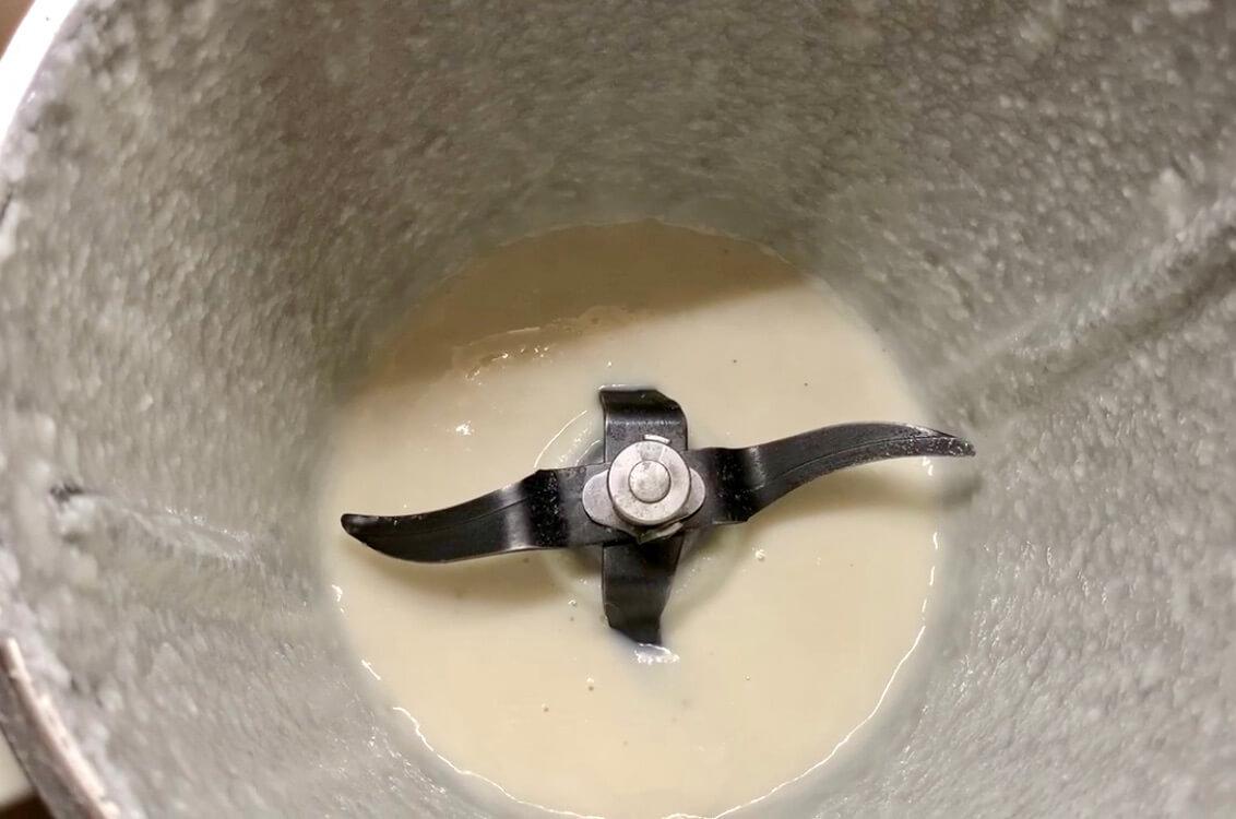 burro di cocco in preparazione