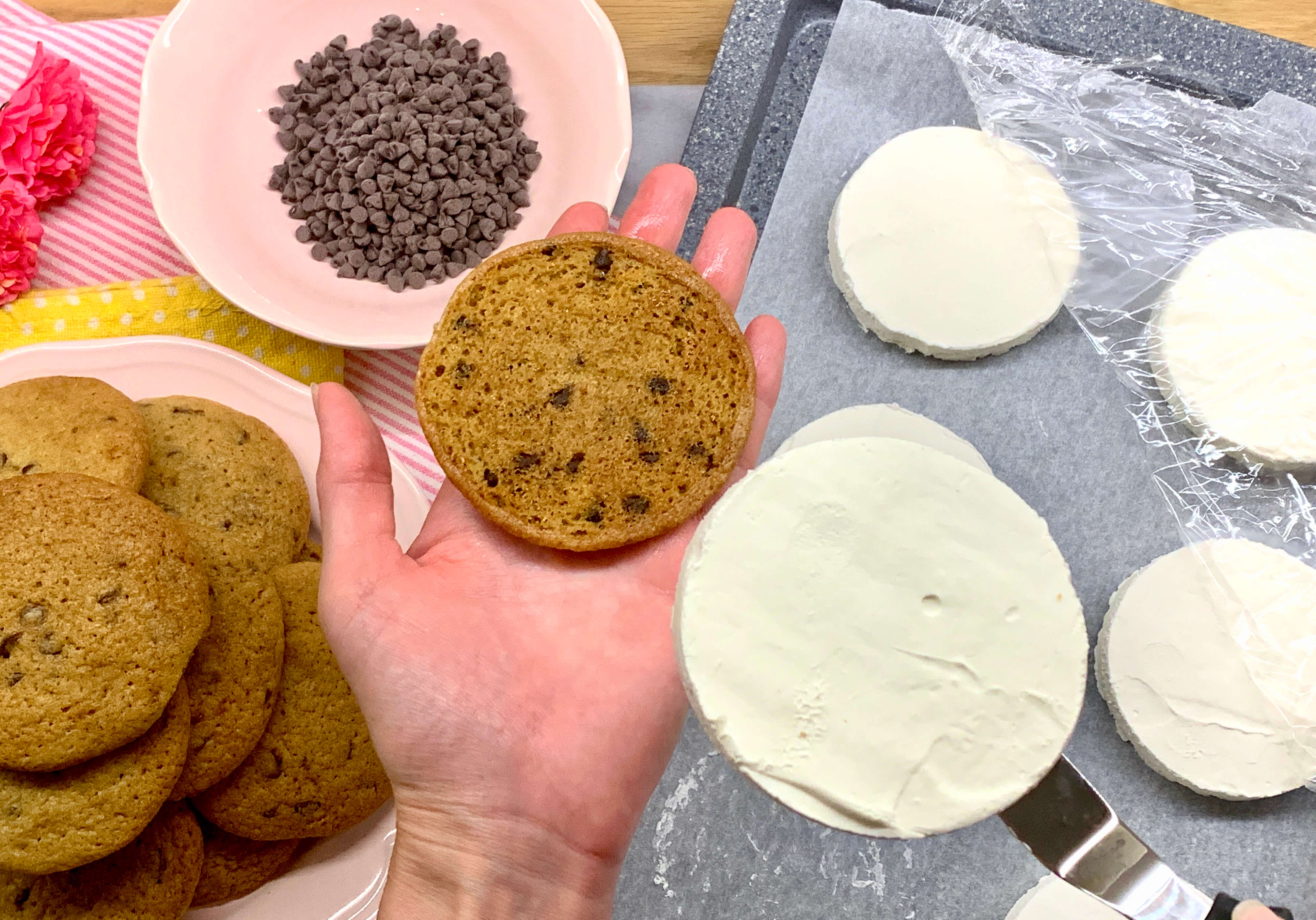 gelato biscotto fatto con ripieno alla vaniglia