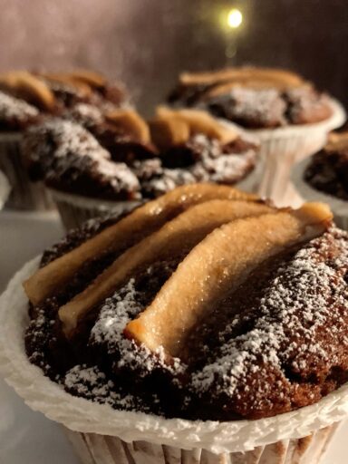 Muffins cioccolato e pere senza latte e senza uova