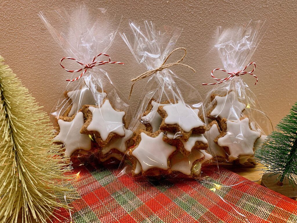 Zimtsterne biscotti di Natale senza latte e senza uova